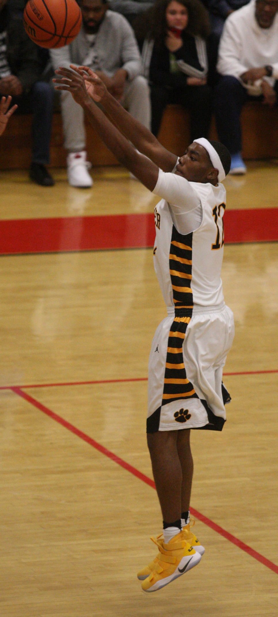 Eisenhower vs Champaign Central Boys Basketball 10 11.24.17.jpg